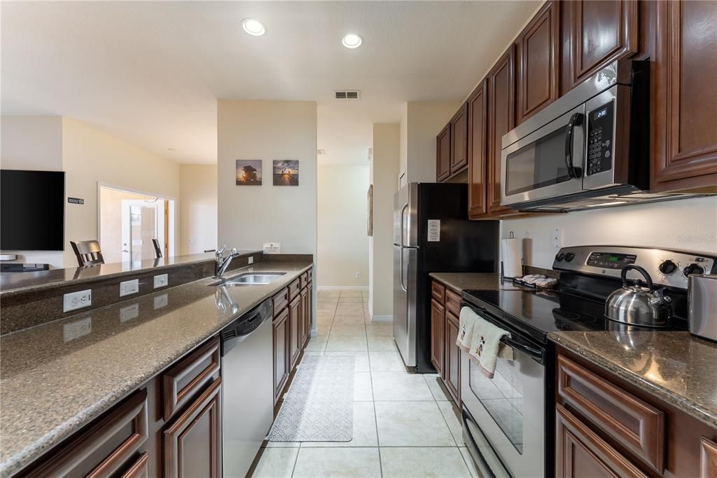 For Sale: $394,900 (4 beds, 3 baths, 1884 Square Feet)