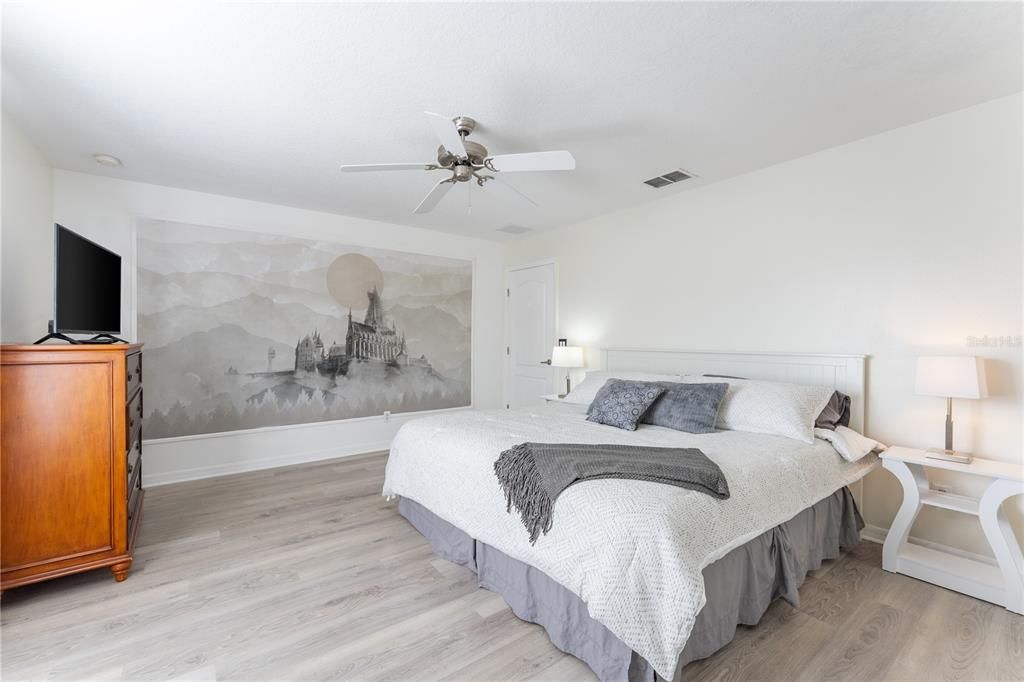 For Sale: $394,900 (4 beds, 3 baths, 1884 Square Feet)