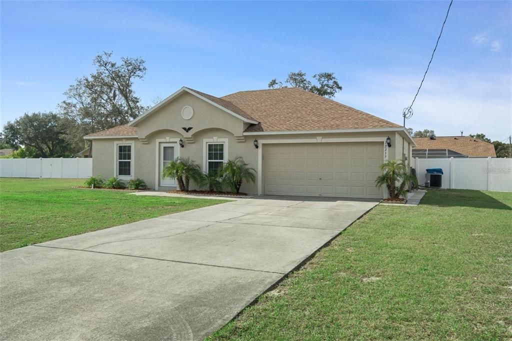 For Sale: $299,900 (3 beds, 2 baths, 1398 Square Feet)