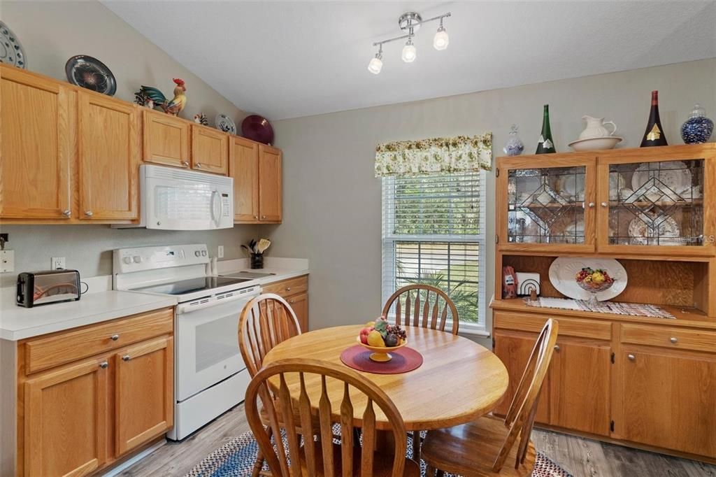 For Sale: $299,900 (3 beds, 2 baths, 1398 Square Feet)