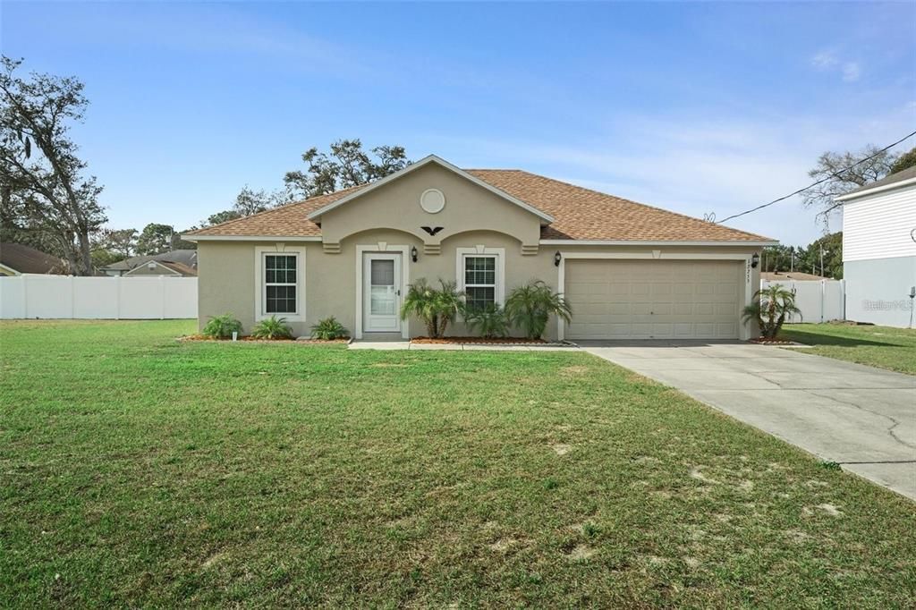 For Sale: $299,900 (3 beds, 2 baths, 1398 Square Feet)