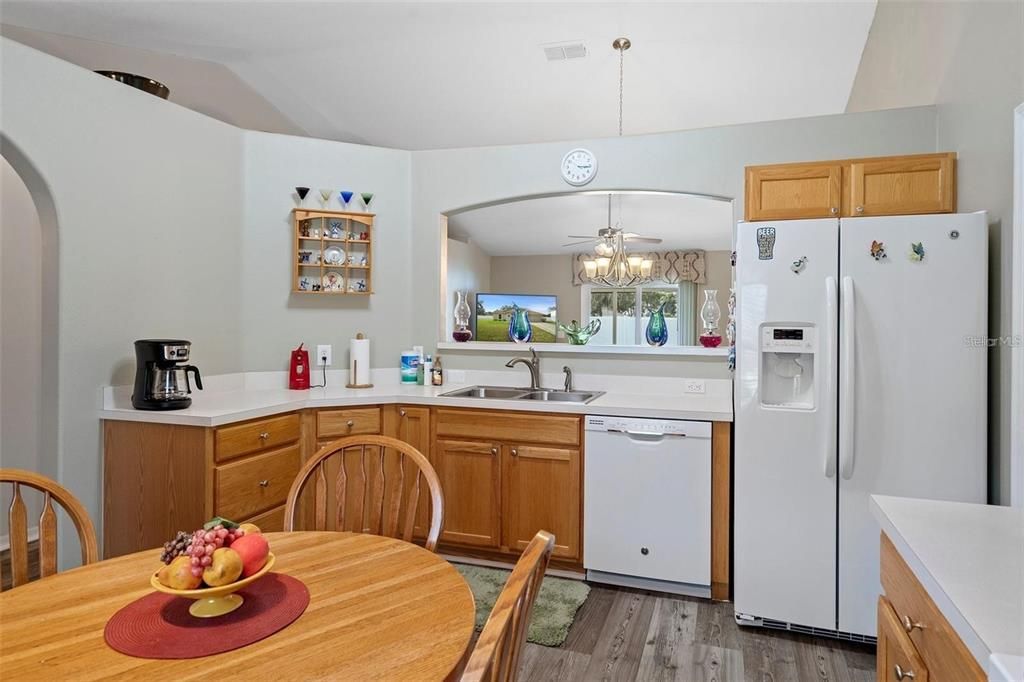 For Sale: $299,900 (3 beds, 2 baths, 1398 Square Feet)