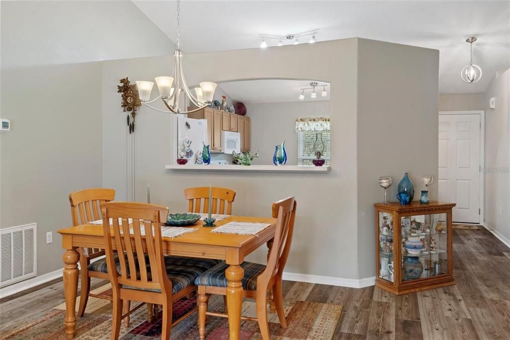 For Sale: $299,900 (3 beds, 2 baths, 1398 Square Feet)