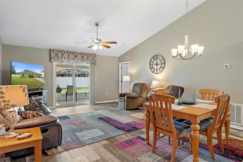 For Sale: $299,900 (3 beds, 2 baths, 1398 Square Feet)