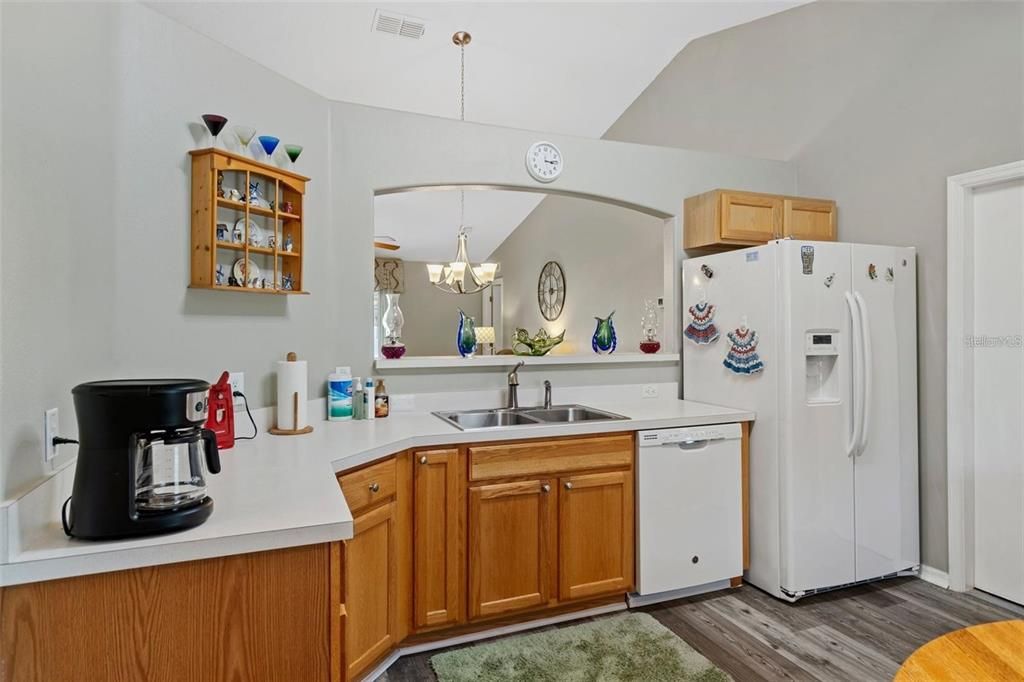 For Sale: $299,900 (3 beds, 2 baths, 1398 Square Feet)