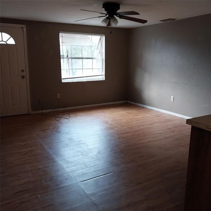 出租: $1,675 (3 贝兹, 1 浴室, 1200 平方英尺)