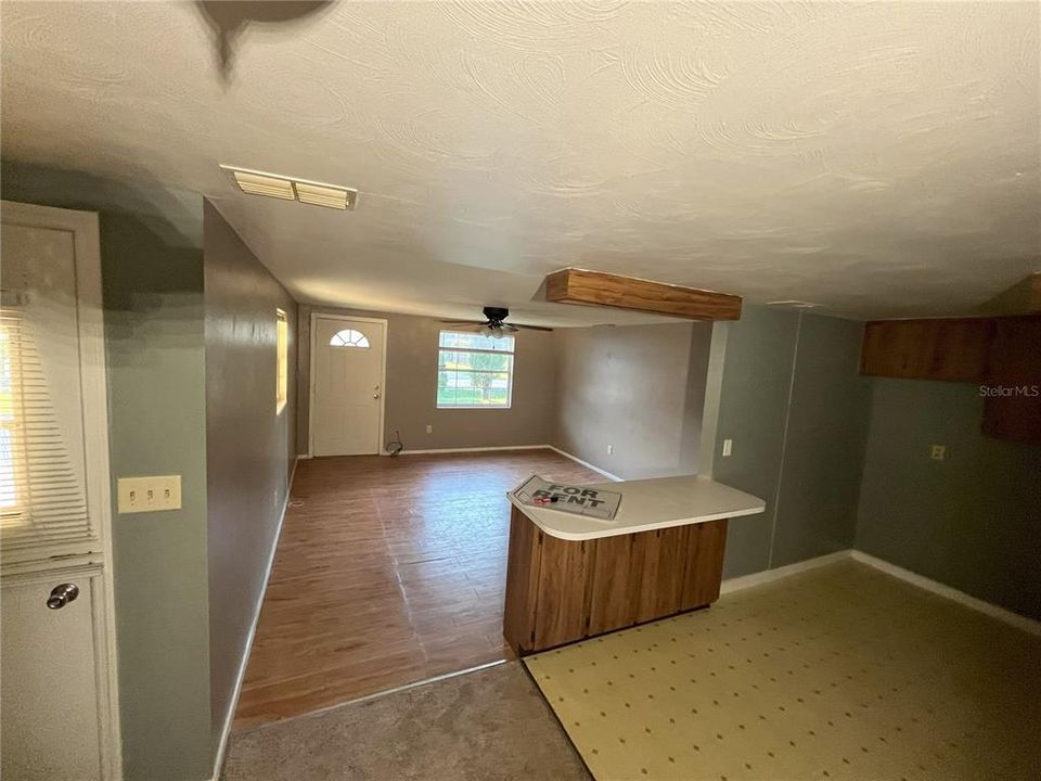 出租: $1,675 (3 贝兹, 1 浴室, 1200 平方英尺)