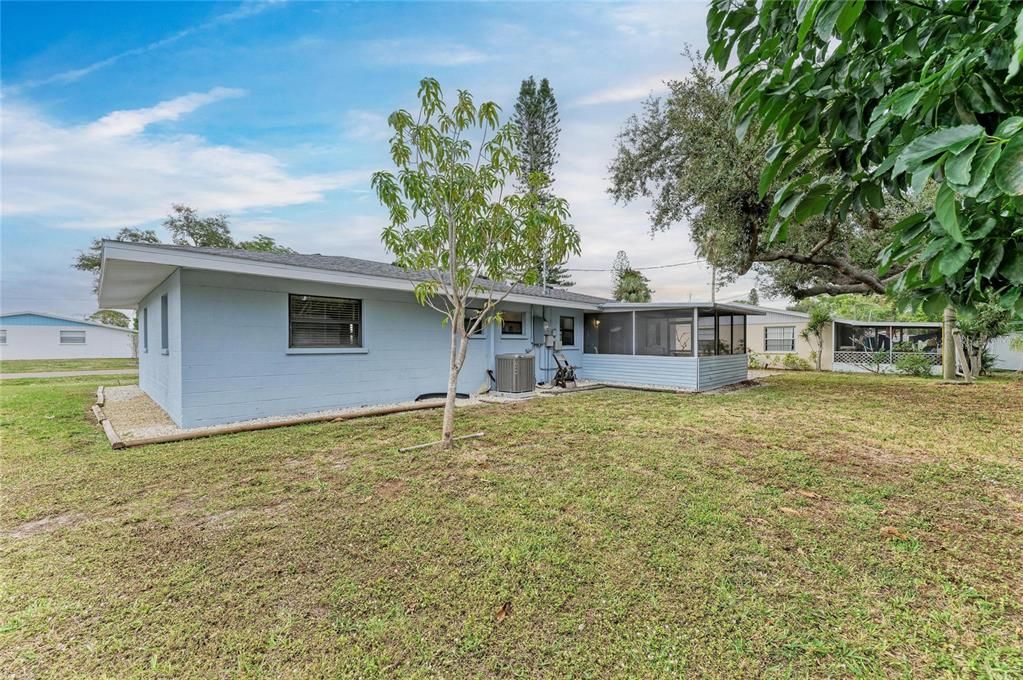 For Sale: $419,000 (3 beds, 2 baths, 1144 Square Feet)