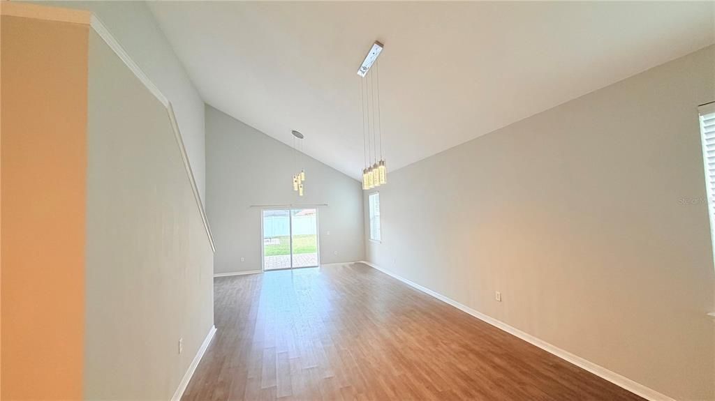 На продажу: $409,900 (4 спален, 2 ванн, 2048 Квадратных фут)