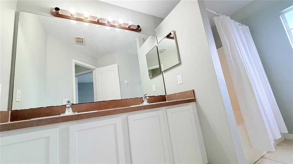 На продажу: $409,900 (4 спален, 2 ванн, 2048 Квадратных фут)