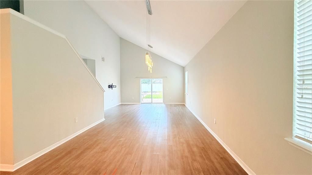 На продажу: $409,900 (4 спален, 2 ванн, 2048 Квадратных фут)