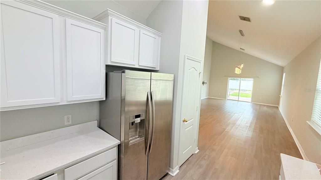 На продажу: $409,900 (4 спален, 2 ванн, 2048 Квадратных фут)