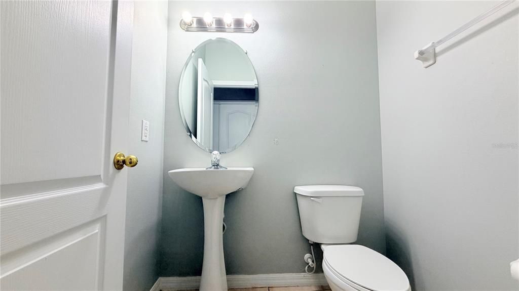 На продажу: $409,900 (4 спален, 2 ванн, 2048 Квадратных фут)