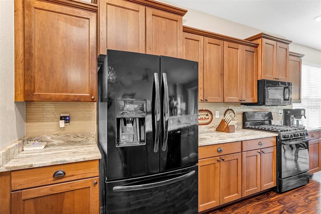 For Sale: $460,000 (3 beds, 2 baths, 2001 Square Feet)