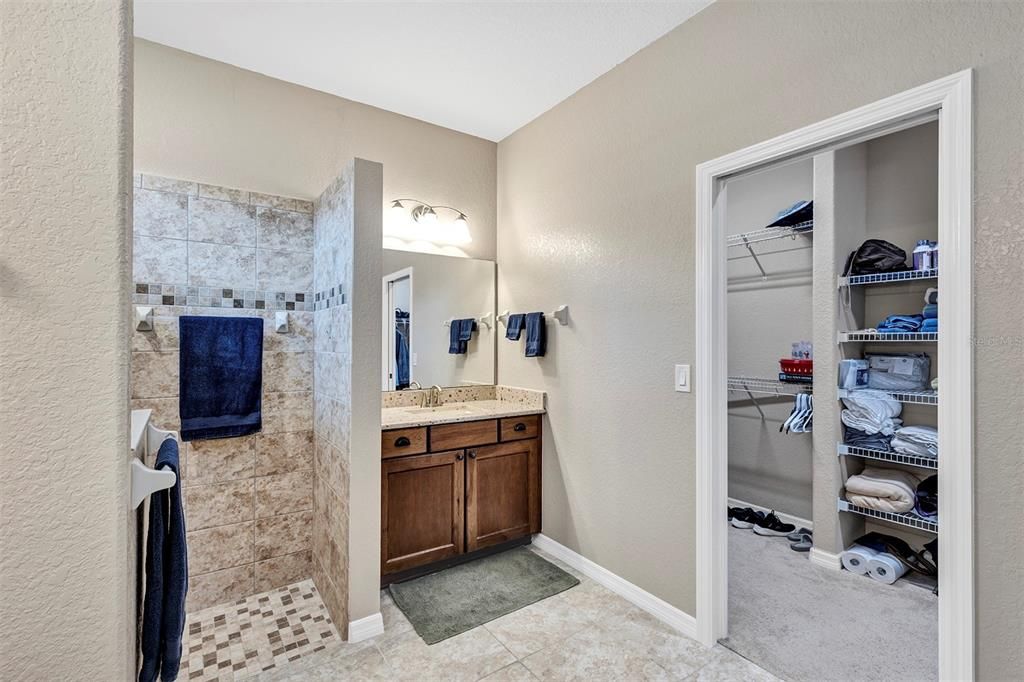 For Sale: $460,000 (3 beds, 2 baths, 2001 Square Feet)