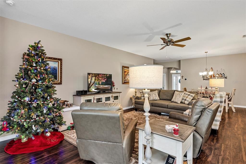 For Sale: $460,000 (3 beds, 2 baths, 2001 Square Feet)