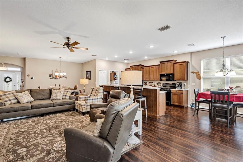 For Sale: $460,000 (3 beds, 2 baths, 2001 Square Feet)