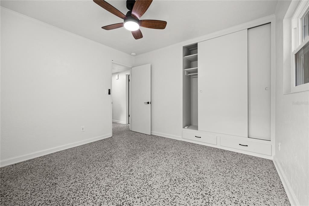 For Sale: $265,000 (2 beds, 1 baths, 1104 Square Feet)