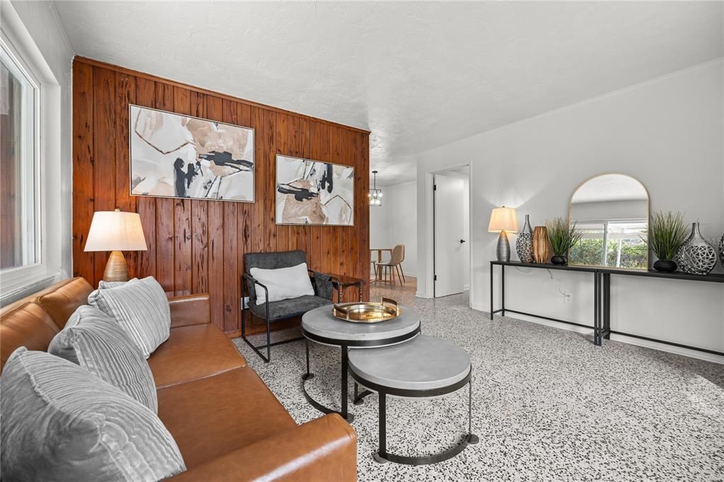 For Sale: $265,000 (2 beds, 1 baths, 1104 Square Feet)