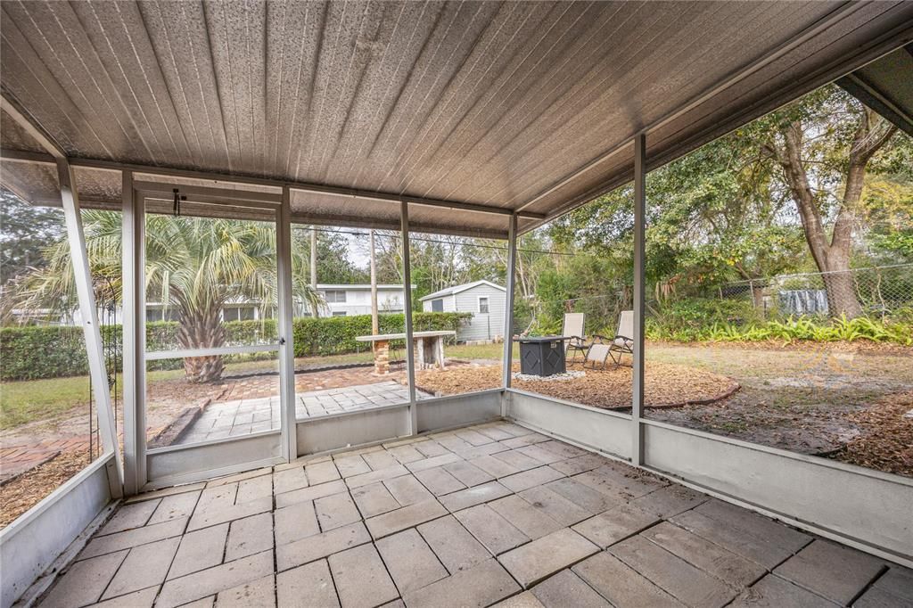 For Sale: $265,000 (2 beds, 1 baths, 1104 Square Feet)