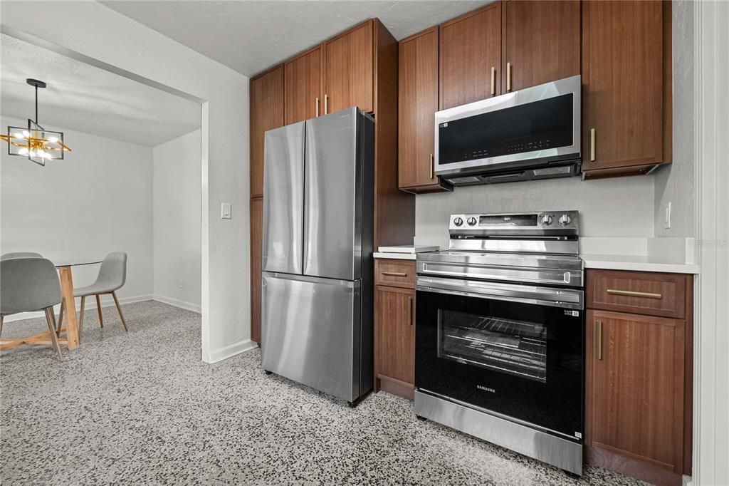 For Sale: $265,000 (2 beds, 1 baths, 1104 Square Feet)