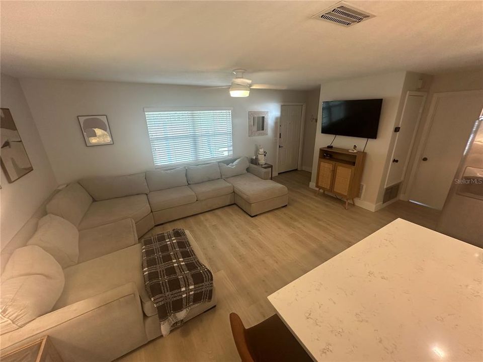 For Sale: $329,000 (3 beds, 2 baths, 1199 Square Feet)