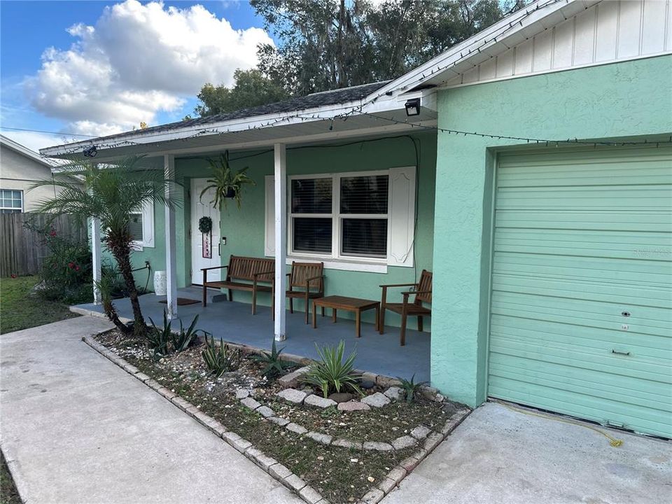 For Sale: $329,000 (3 beds, 2 baths, 1199 Square Feet)