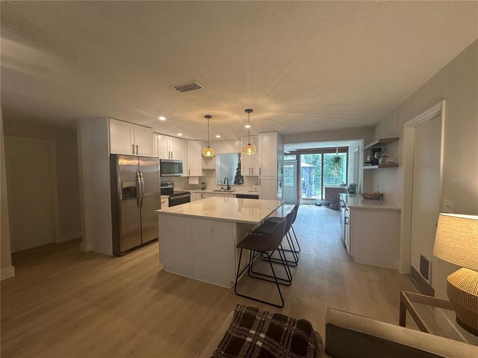 For Sale: $329,000 (3 beds, 2 baths, 1199 Square Feet)