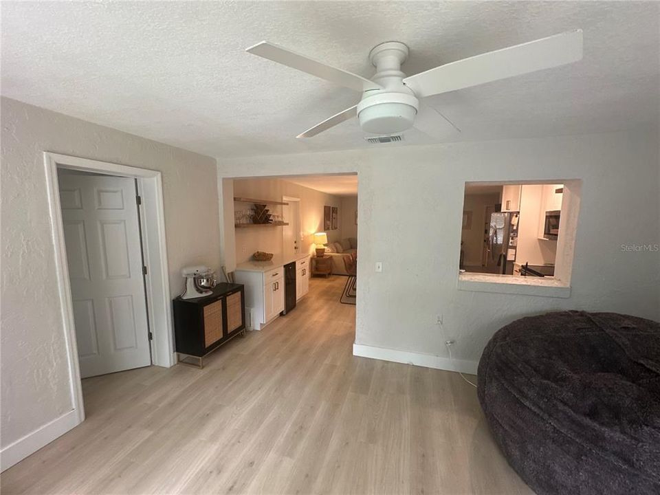 For Sale: $329,000 (3 beds, 2 baths, 1199 Square Feet)