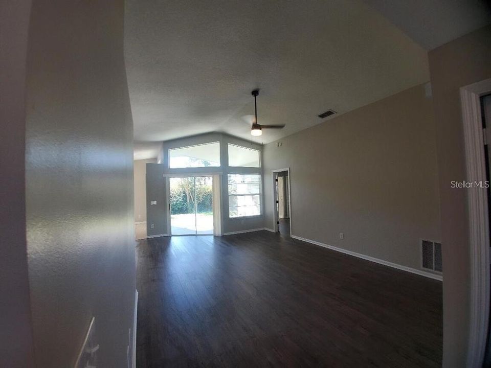 En Renta: $2,385 (3 camas, 2 baños, 1443 Pies cuadrados)