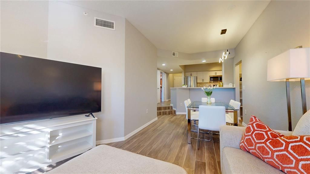 待售: $379,000 (2 贝兹, 2 浴室, 1206 平方英尺)