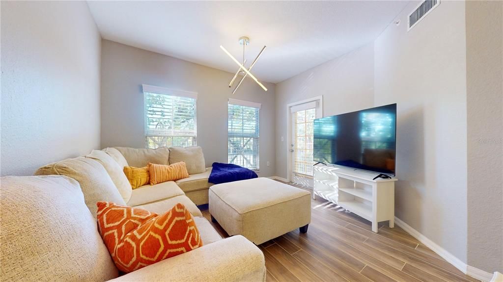 待售: $379,000 (2 贝兹, 2 浴室, 1206 平方英尺)