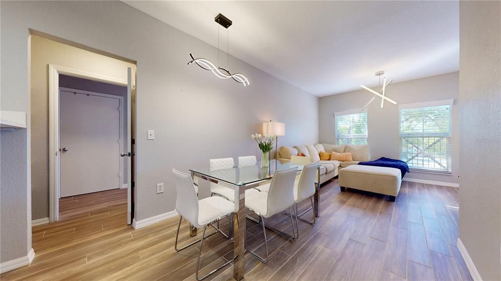 待售: $379,000 (2 贝兹, 2 浴室, 1206 平方英尺)