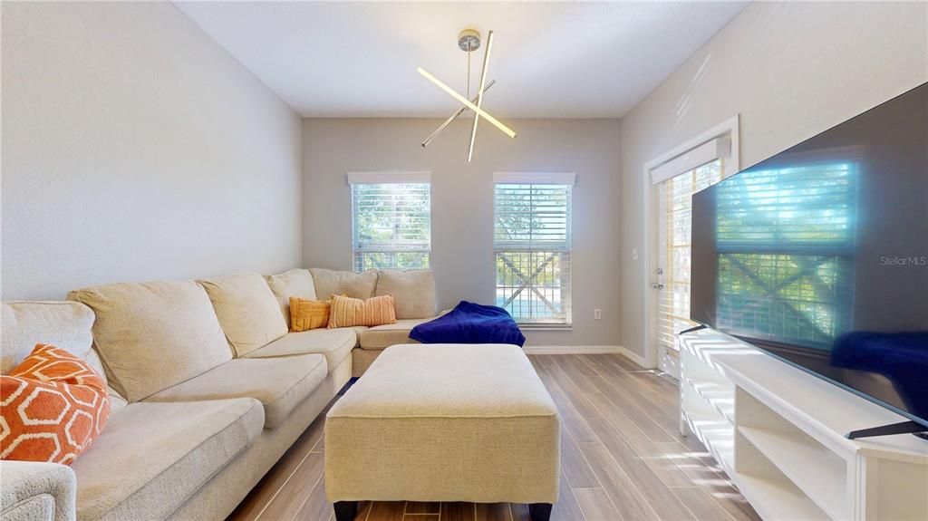 待售: $379,000 (2 贝兹, 2 浴室, 1206 平方英尺)