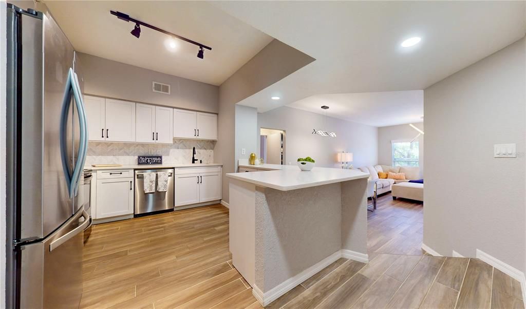 待售: $379,000 (2 贝兹, 2 浴室, 1206 平方英尺)