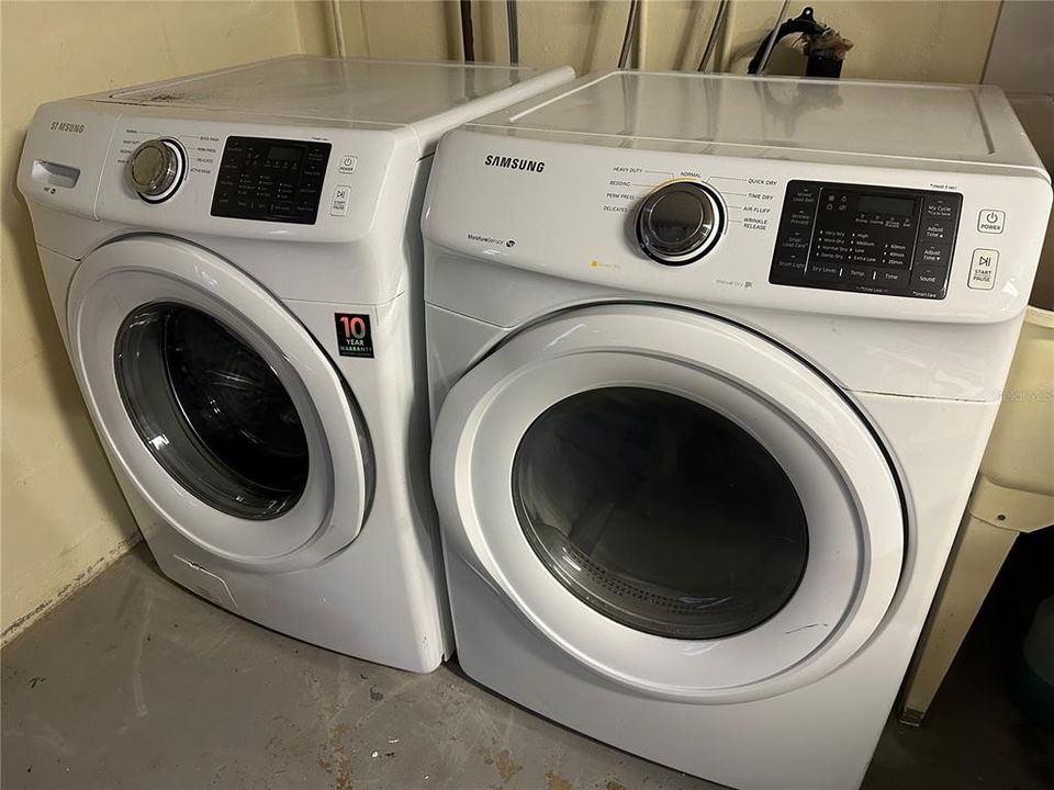 For Sale: $279,000 (2 beds, 2 baths, 1268 Square Feet)