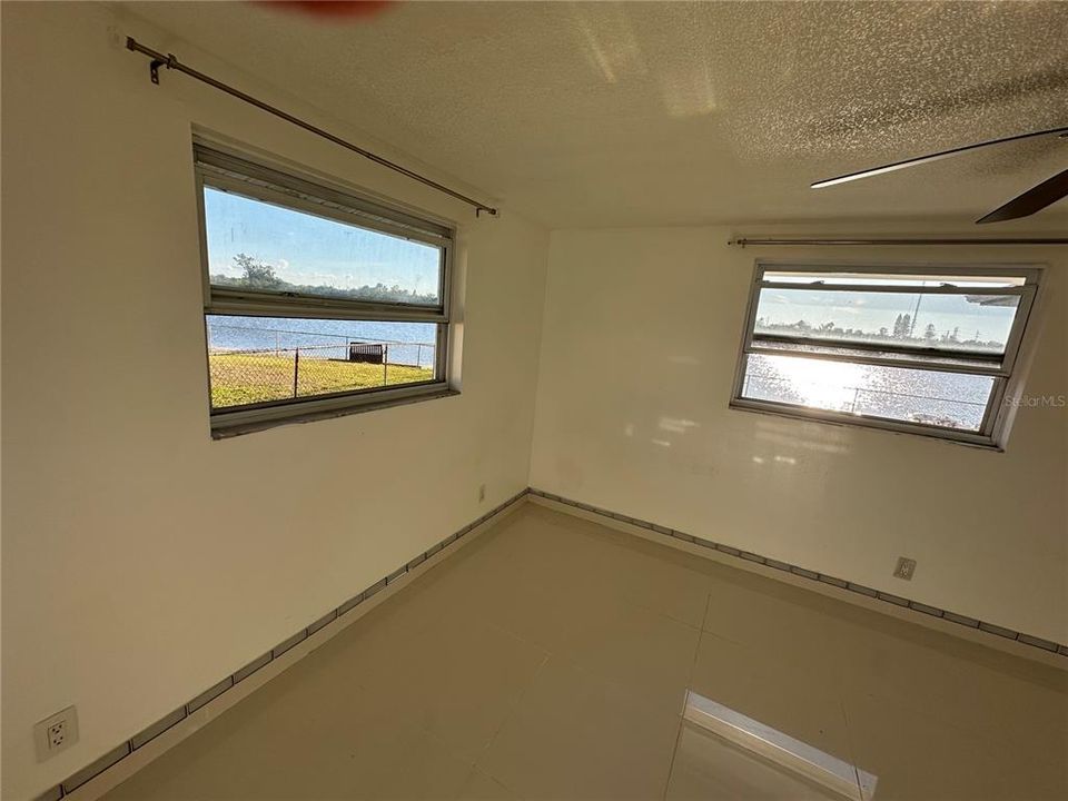 For Sale: $279,000 (2 beds, 2 baths, 1268 Square Feet)