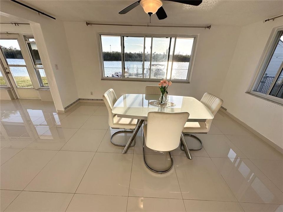 For Sale: $279,000 (2 beds, 2 baths, 1268 Square Feet)