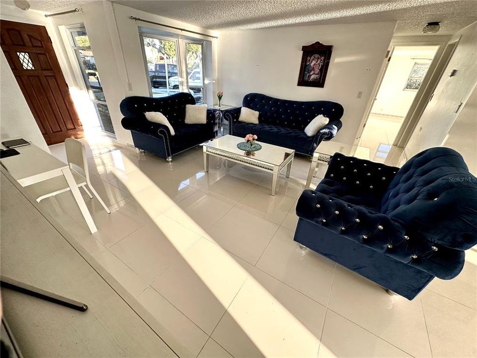 For Sale: $279,000 (2 beds, 2 baths, 1268 Square Feet)