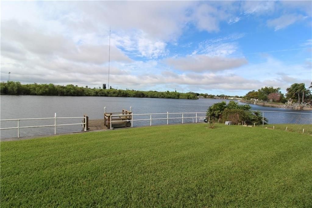 For Sale: $279,000 (2 beds, 2 baths, 1268 Square Feet)