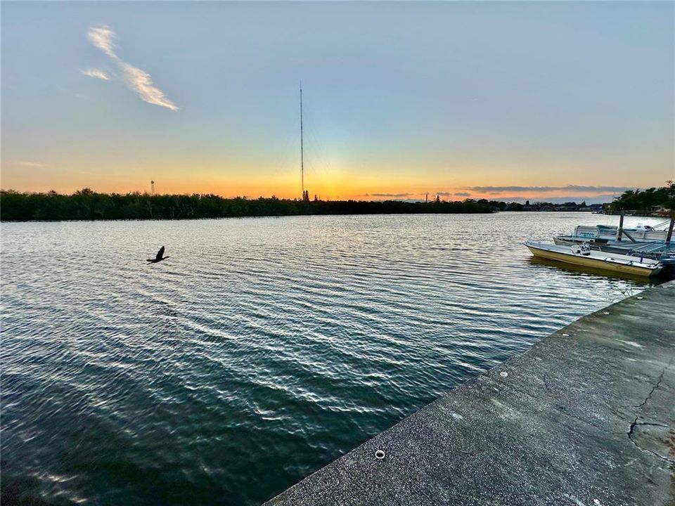 For Sale: $279,000 (2 beds, 2 baths, 1268 Square Feet)