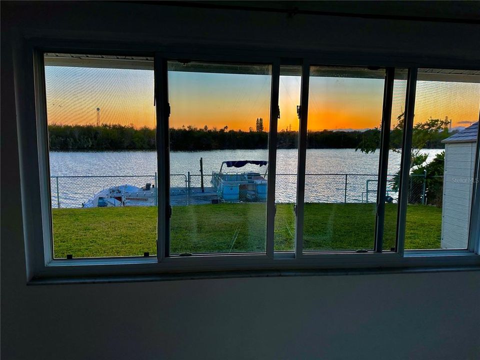 For Sale: $279,000 (2 beds, 2 baths, 1268 Square Feet)