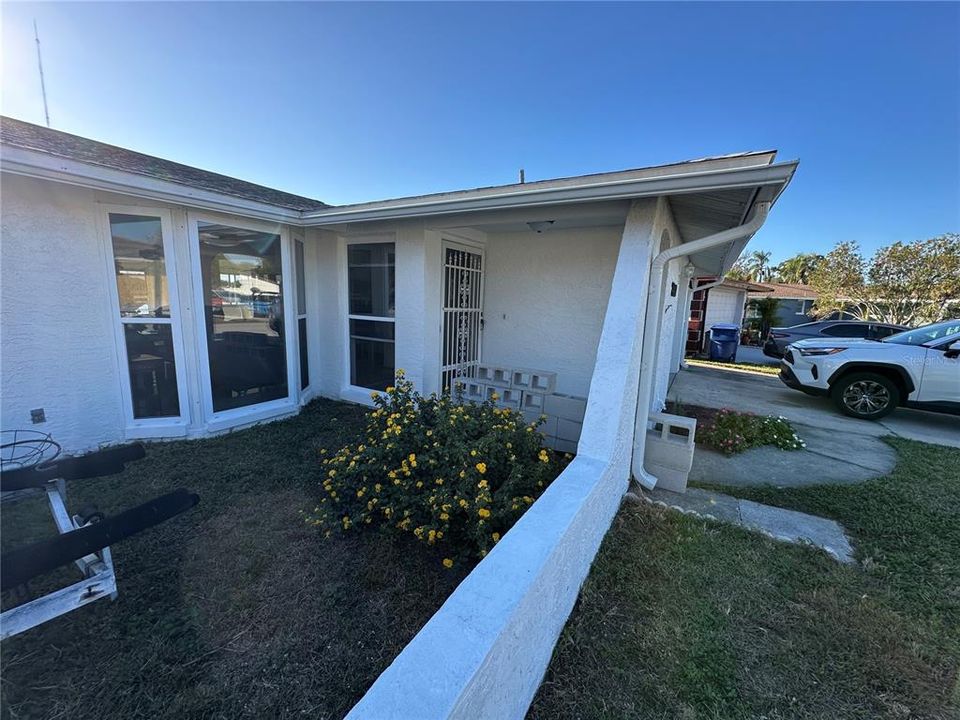 For Sale: $279,000 (2 beds, 2 baths, 1268 Square Feet)