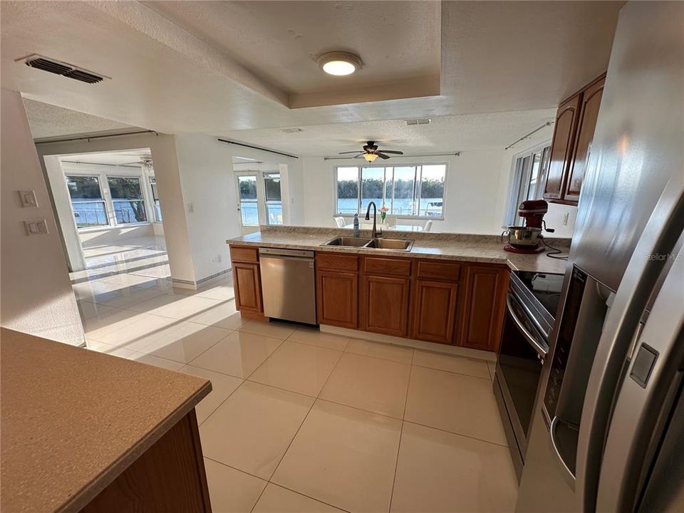 For Sale: $279,000 (2 beds, 2 baths, 1268 Square Feet)