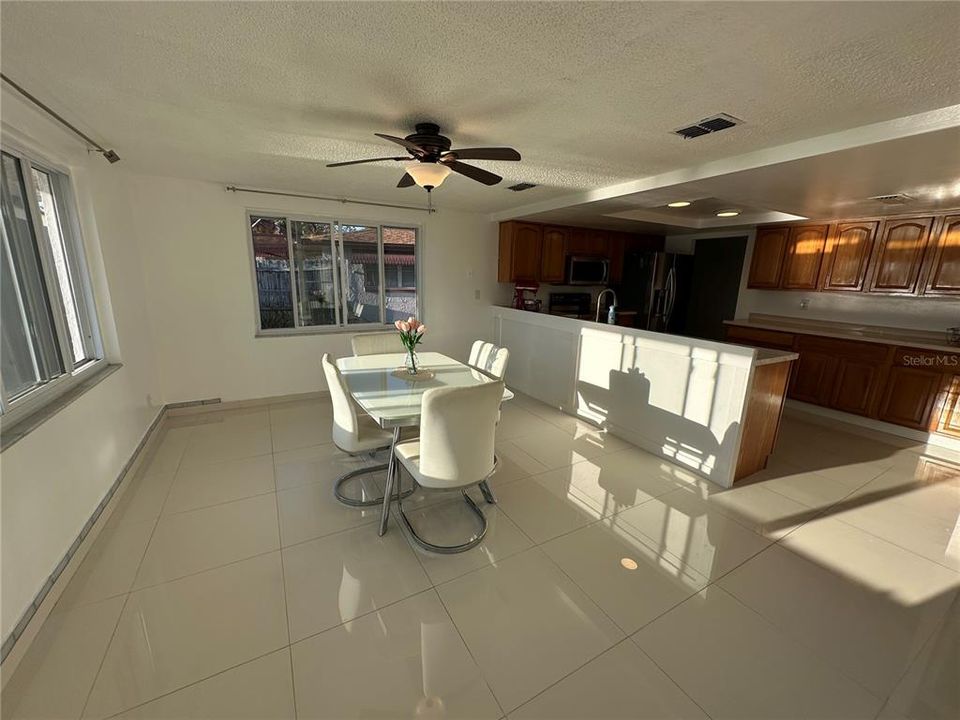 For Sale: $279,000 (2 beds, 2 baths, 1268 Square Feet)