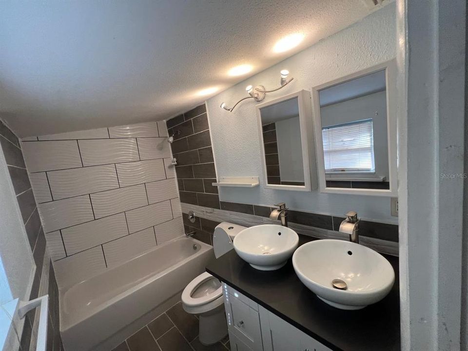 For Rent: $2,150 (3 beds, 2 baths, 1138 Square Feet)