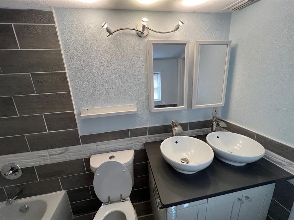 For Rent: $2,150 (3 beds, 2 baths, 1138 Square Feet)