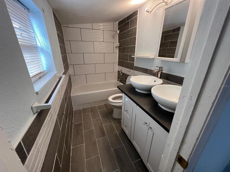 For Rent: $2,150 (3 beds, 2 baths, 1138 Square Feet)