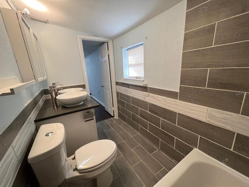 For Rent: $2,150 (3 beds, 2 baths, 1138 Square Feet)