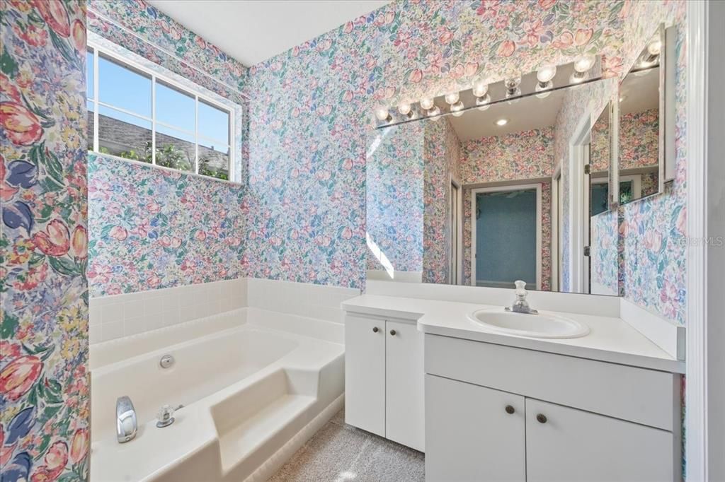 待售: $279,900 (2 贝兹, 2 浴室, 1644 平方英尺)